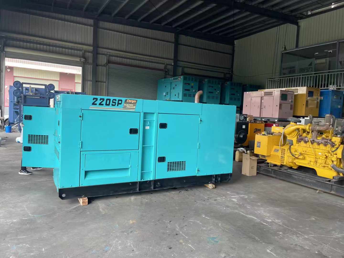 嘉陵柴油发电机组长期不间断运行时，如何监控其温度和压力？